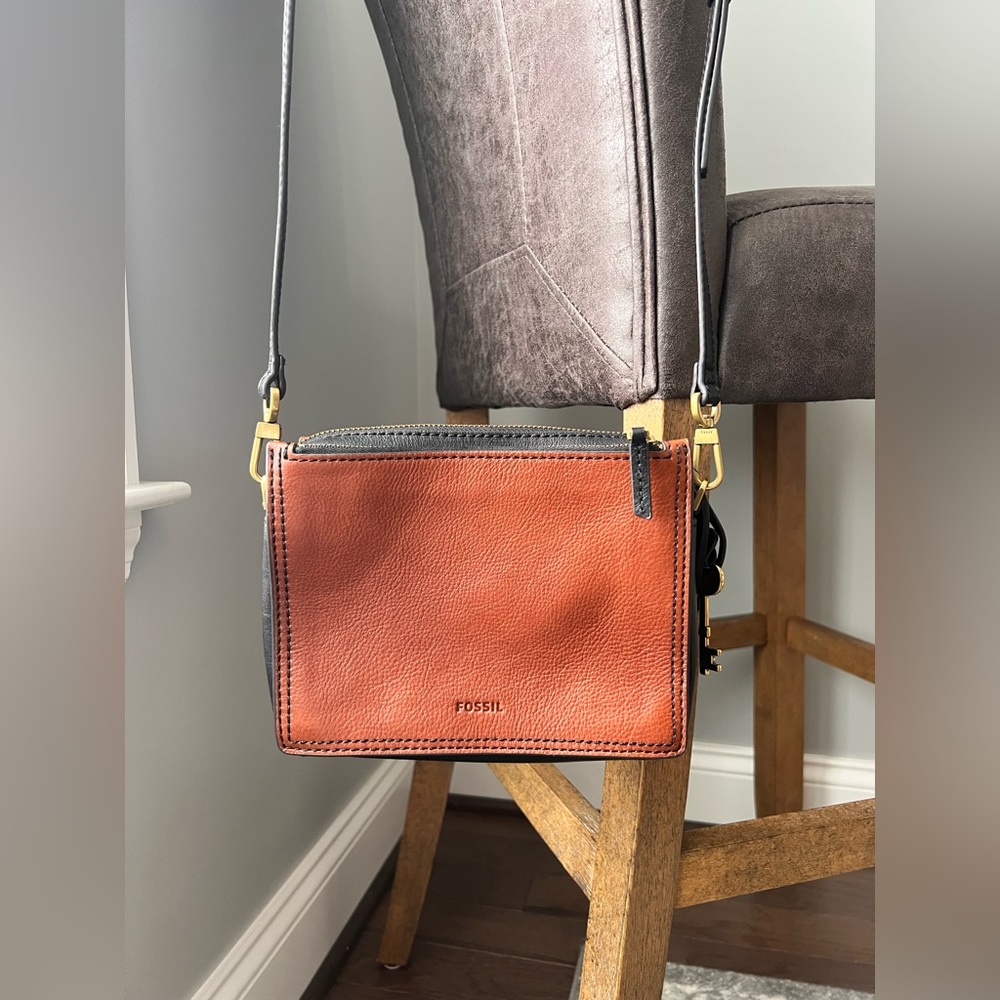 Fossil Campbell Leather Crossbody Bag - Picture 3 of 11